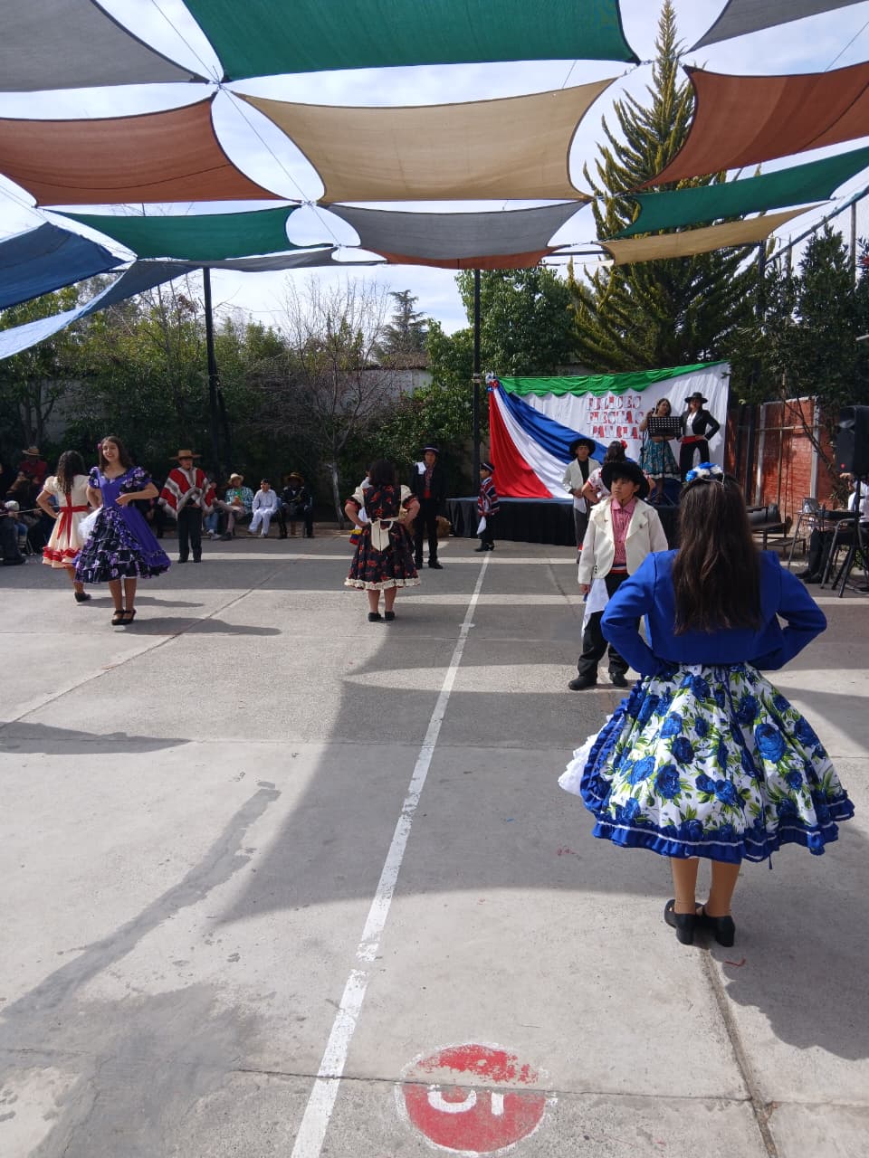 Estudiantes celebrando